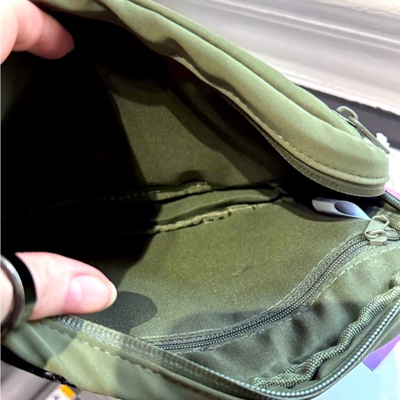 🌲💚 OBŌ Hunter Green Crossbody / Belt Bag – Adventure-Ready & Super Stylish! 💚 - Picture 11 of 16